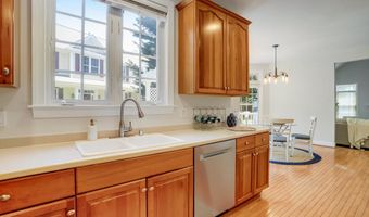 2385 WATTERS Gln, Falls Church, VA 22043