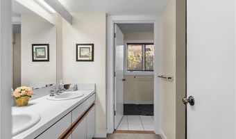 157 Harrison Ave 15, Newport, RI 02840