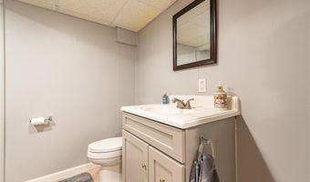 14 Wenscott Ln, North Providence, RI 02904