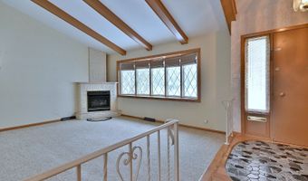 231 N Flora Pkwy, Addison, IL 60101