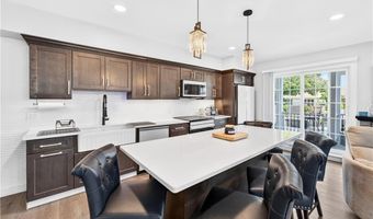 318 Farmington Ave, Cranston, RI 02920