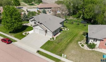 608 N Riverwood Cir, Brandon, SD 57005