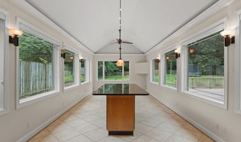 4100 DOWNING St, Annandale, VA 22003