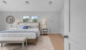 24 Perry Ave, Middletown, RI 02842