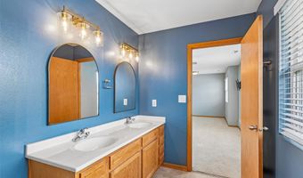 4704 NE Hayes Dr, Ankeny, IA 50021