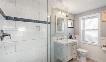 6 Macalder St, Narragansett, RI 02882
