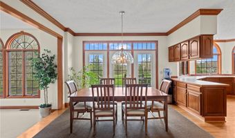 275 Camden Ln, Aurora, OH 44202
