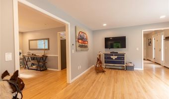 20 Lincoln Dr, North Smithfield, RI 02896