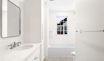 75 Bridge St, Newport, RI 02840