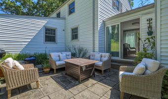 40 Vantana Dr, Bristol, CT 06010