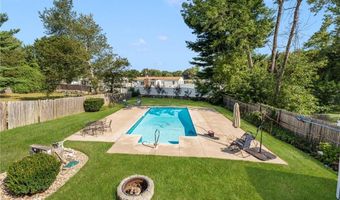 5 Versailles St, Cranston, RI 02920