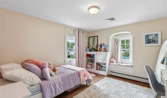 61 Harlem St, East Providence, RI 02916