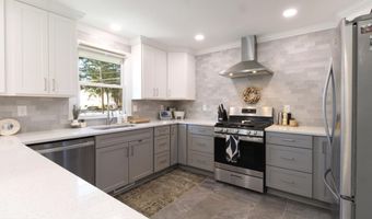 1092 W Lake Dr, Athens, GA 30606