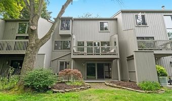 2208 Applewood Ct, Ann Arbor, MI 48103