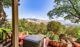 290 Skycrest Dr, Ashland, OR 97520