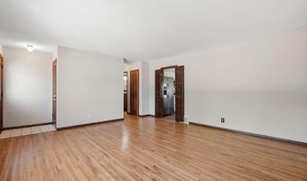 916 Whitney Dr, Apple Valley, MN 55124