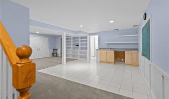 48 Fieldstone Ln, North Kingstown, RI 02874