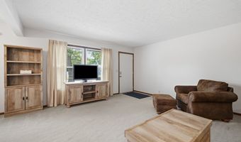 1138 Village Ln, Ashland, OH 44805