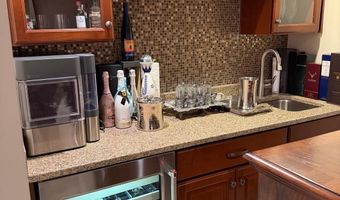 9049 HOLLY LEAF Ln, Bethesda, MD 20817