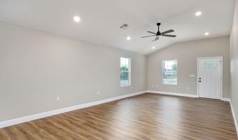 21 E Cofield St, Aurora, MO 65605