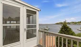 507 County Rd, Barrington, RI 02806