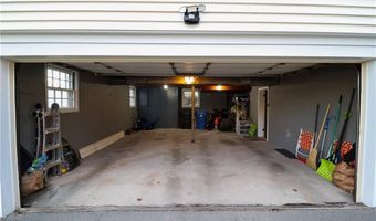 18 Meadowcrest Dr, Cumberland, RI 02864