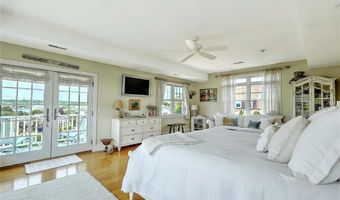 33 Withington Rd, Narragansett, RI 02882