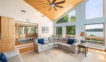 96 Starr Dr, Narragansett, RI 02882