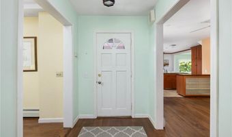 39 Highland Ave, Narragansett, RI 02882