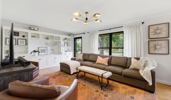 607 E Frederick St, Arlington Heights, IL 60004