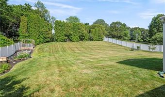 18 Valley Stream Dr, Cumberland, RI 02864