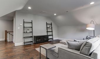 5700 TANGLEWOOD Dr, Bethesda, MD 20817