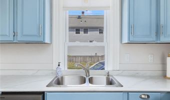 10 Eustis Ave, Newport, RI 02840