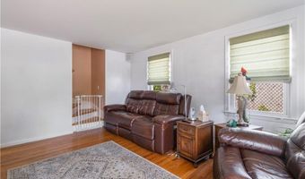 75 Crescent Ave, Cranston, RI 02910
