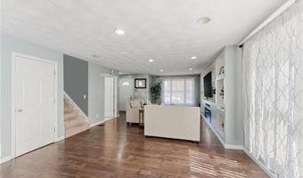 61 Metropolitan Ave, Cranston, RI 02920