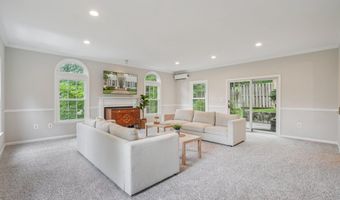 1805 ARMY NAVY Dr, Arlington, VA 22202