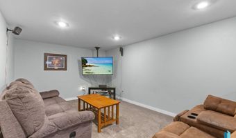 306 E Maple St, Beresford, SD 57004