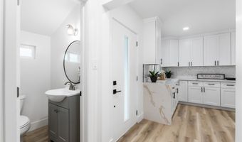 5935 S Croft Ave, Los Angeles, CA 90056