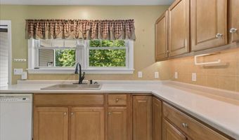 51 Dockside Ln, Belfast, ME 04915