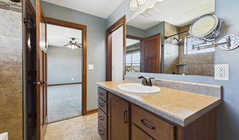 812 S 5th Ave, Brandon, SD 57005