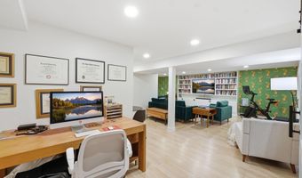 5902 WILSON Ln, Bethesda, MD 20817