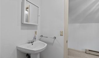 103 Gosset's Turn Dr, Middletown, RI 02842