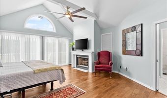 18 Woodland Hills Ct, Alton, IL 62002