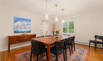 56 Summerfield Ln, Middletown, RI 02842