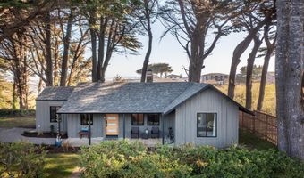 390 4TH St SW, Bandon, OR 97411