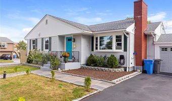 67 Linden St, Middletown, RI 02842