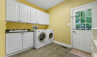 14 STONEBRIDGE Dr, Hockessin, DE 19707