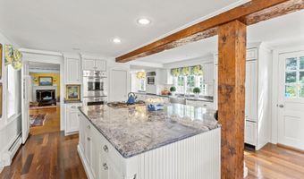 4259 Main St, Barnstable, MA 02630