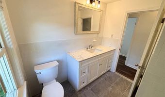 94 Conanicus Rd, Narragansett, RI 02882