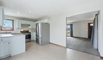 302 Willard Dr, Auburn, IN 46706
